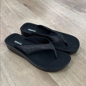 NEW Women’s Aerothotic Recovery Flip Flops